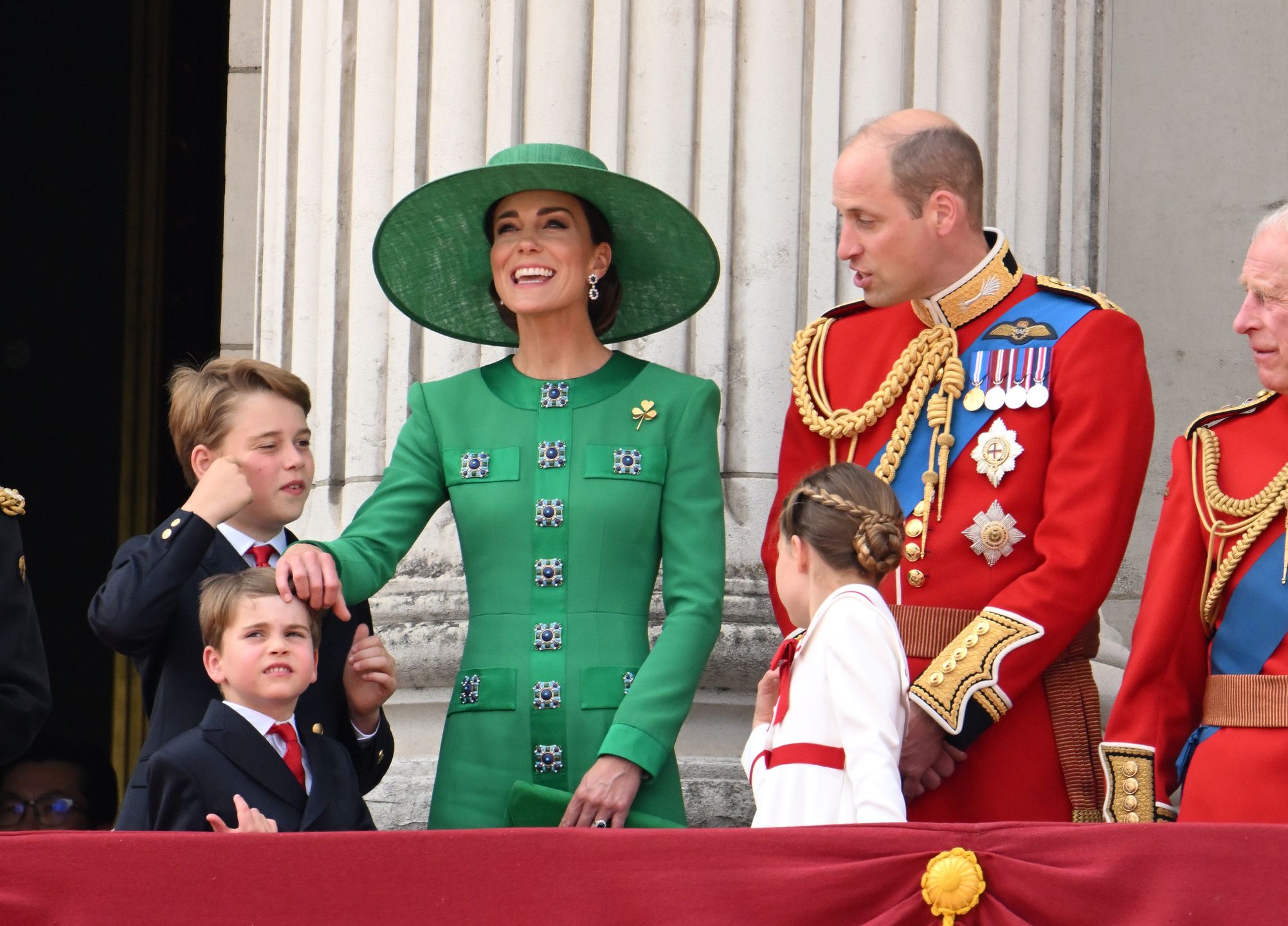 Royalsi na balkonie Pałacu Buckingham