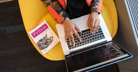 Python już jest w Windows Store, ale brak wielu innych narzędzi dla programistów