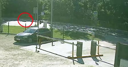 Potrąciła dziewczynę i uciekła. Świadek też odjechał. Policja ma nagrania