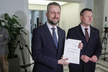 "Naprawia błędy". PSL złożył własny projekt ws. polskiego SAFE