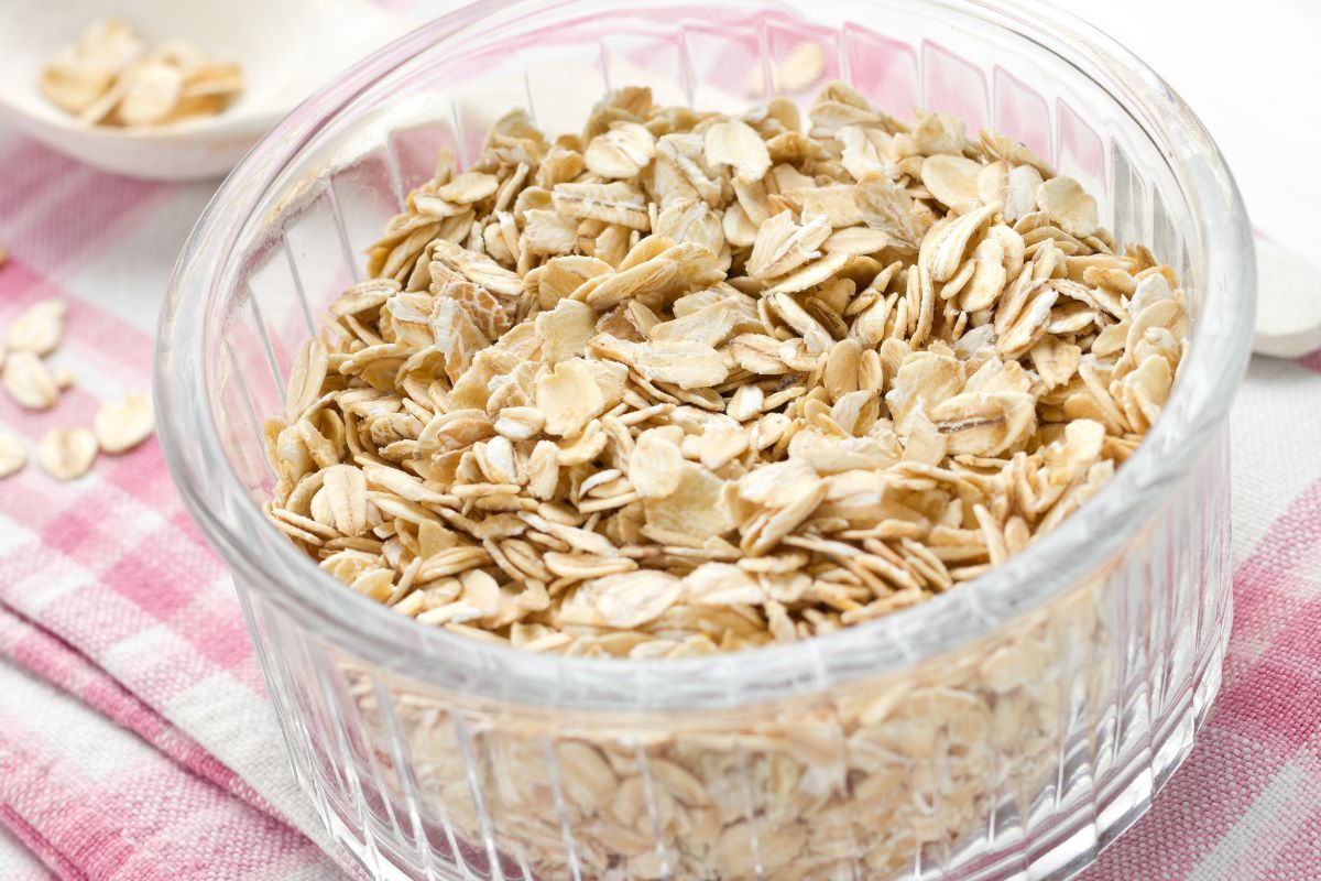 What are the properties of oat water?