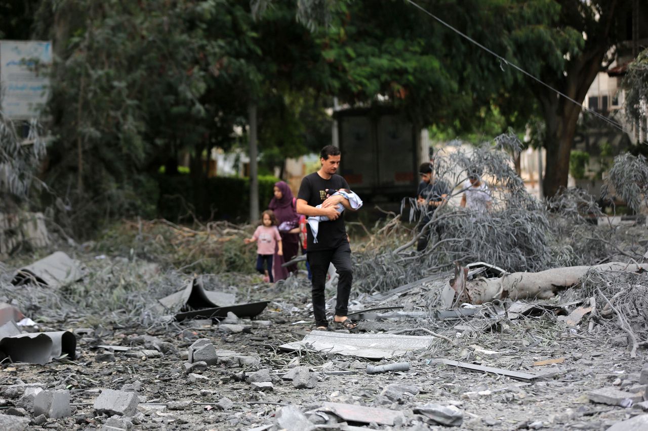 Massacre of civilians in the Gaza Strip. "The Israeli siege is illegal"