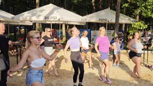 Trzebinia: Zumba nad zalewem Chechło. Taneczny początek weekendu na plaży