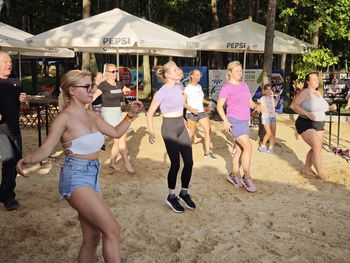 Trzebinia: Zumba nad zalewem Chechło. Taneczny początek weekendu na plaży