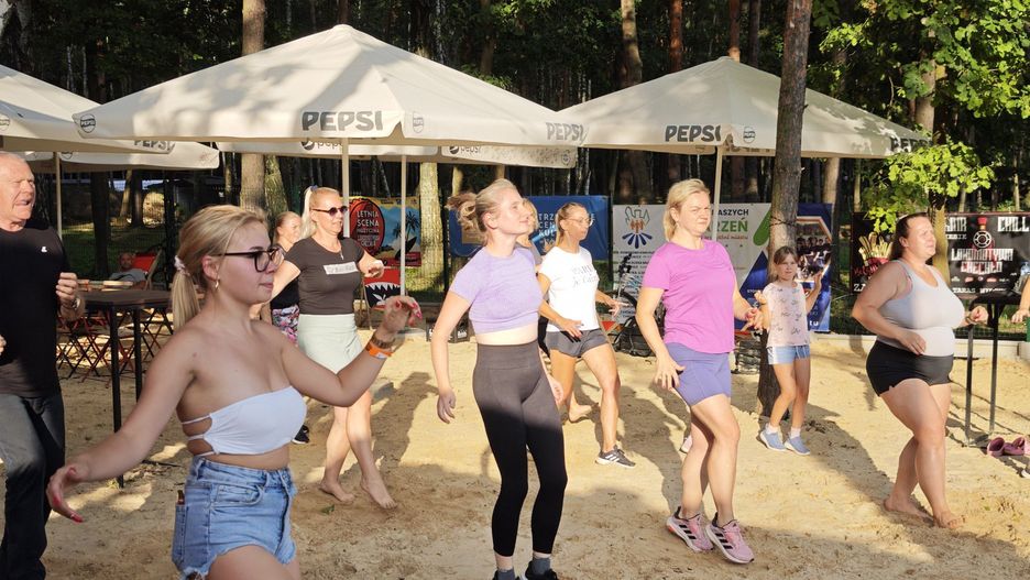 Gorąca Zumba nad zalewem Chechło w Trzebini
