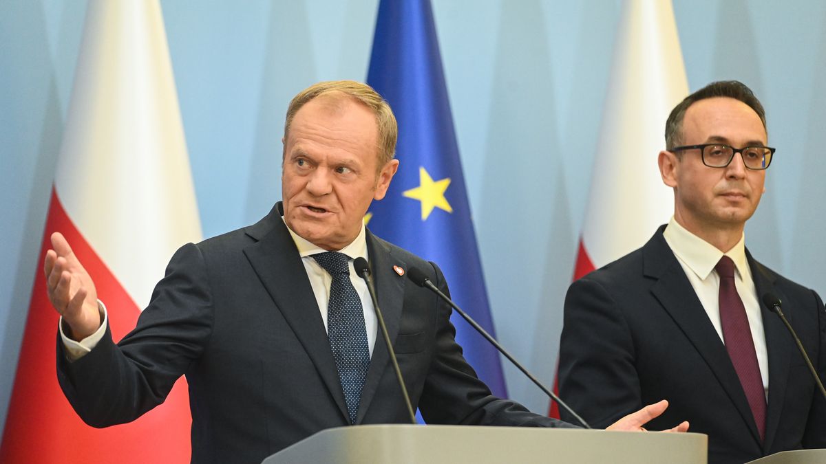 Donald Tusk, Dariusz Klimczak
Warszawa, 26.06.2024. Premier Donald Tusk (L) i minister  infrastruktury Dariusz Klimczak (P) podczas konferencji prasowej w KPRM w Warszawie, 26 bm. Na konferencji przekazano decyzj� ws. Centralnego Portu Komunikacyjnego. (mr) PAP/Piotr Nowak
Piotr Nowak
Centralny Port Komunikacyjny, cpk, decyzja, konferencja, kprm