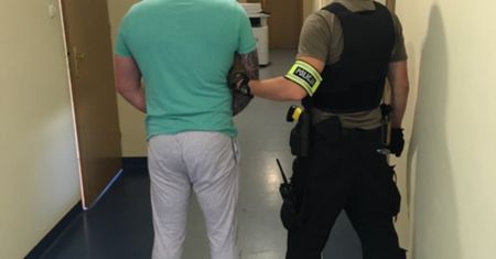 Narkotyki, kusze i elementy broni palnej. Podwójna interwencja policji