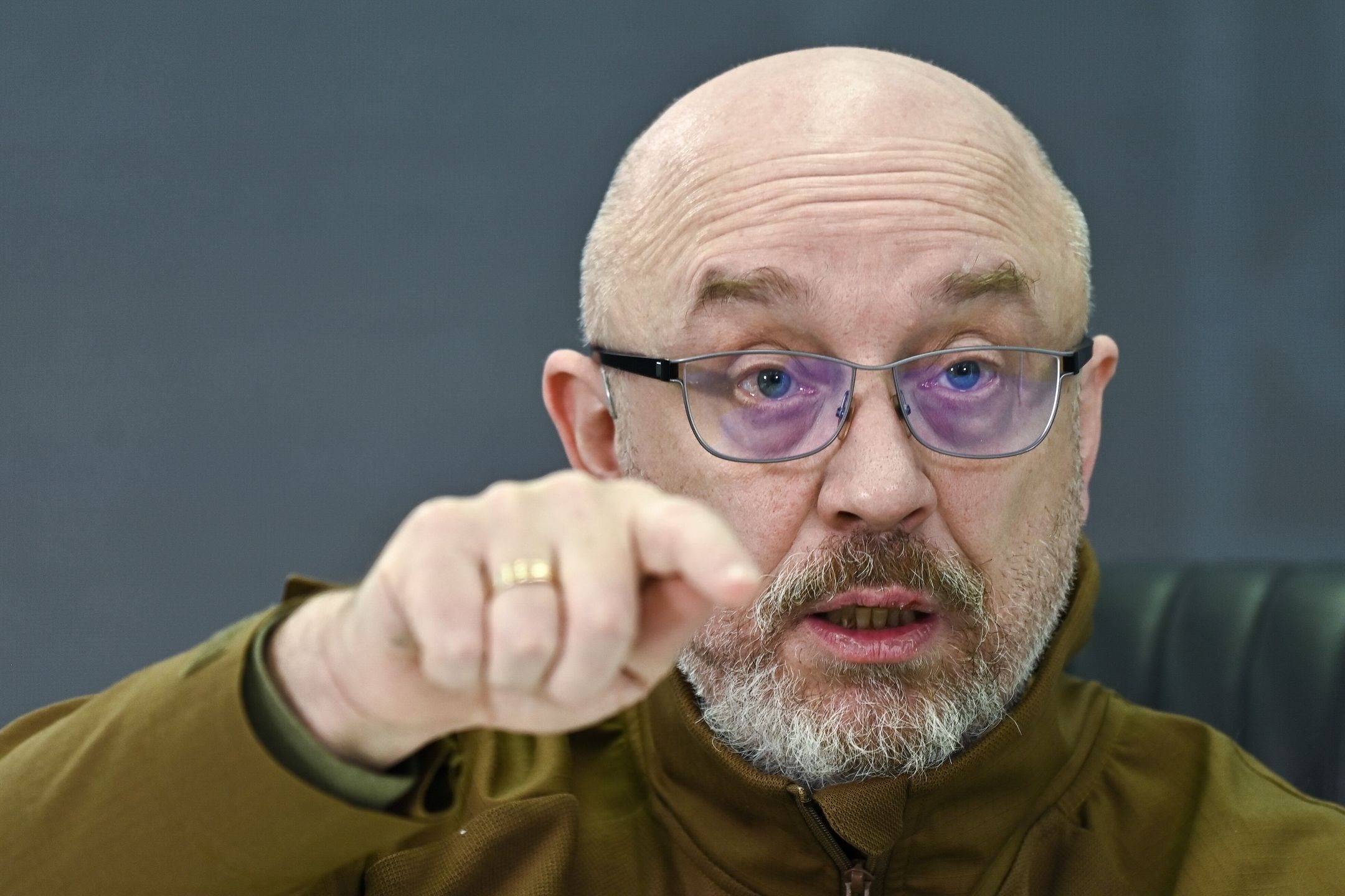 Kijów, Ukraina, 05.02.2023. Minister obrony Ukrainy Ołeksij Reznikow podczas konferencji prasowej w Kijowie, 5 bm. Trwa inwazja Rosji na Ukrainę. (amb) PAP/Viacheslav Ratynskyi