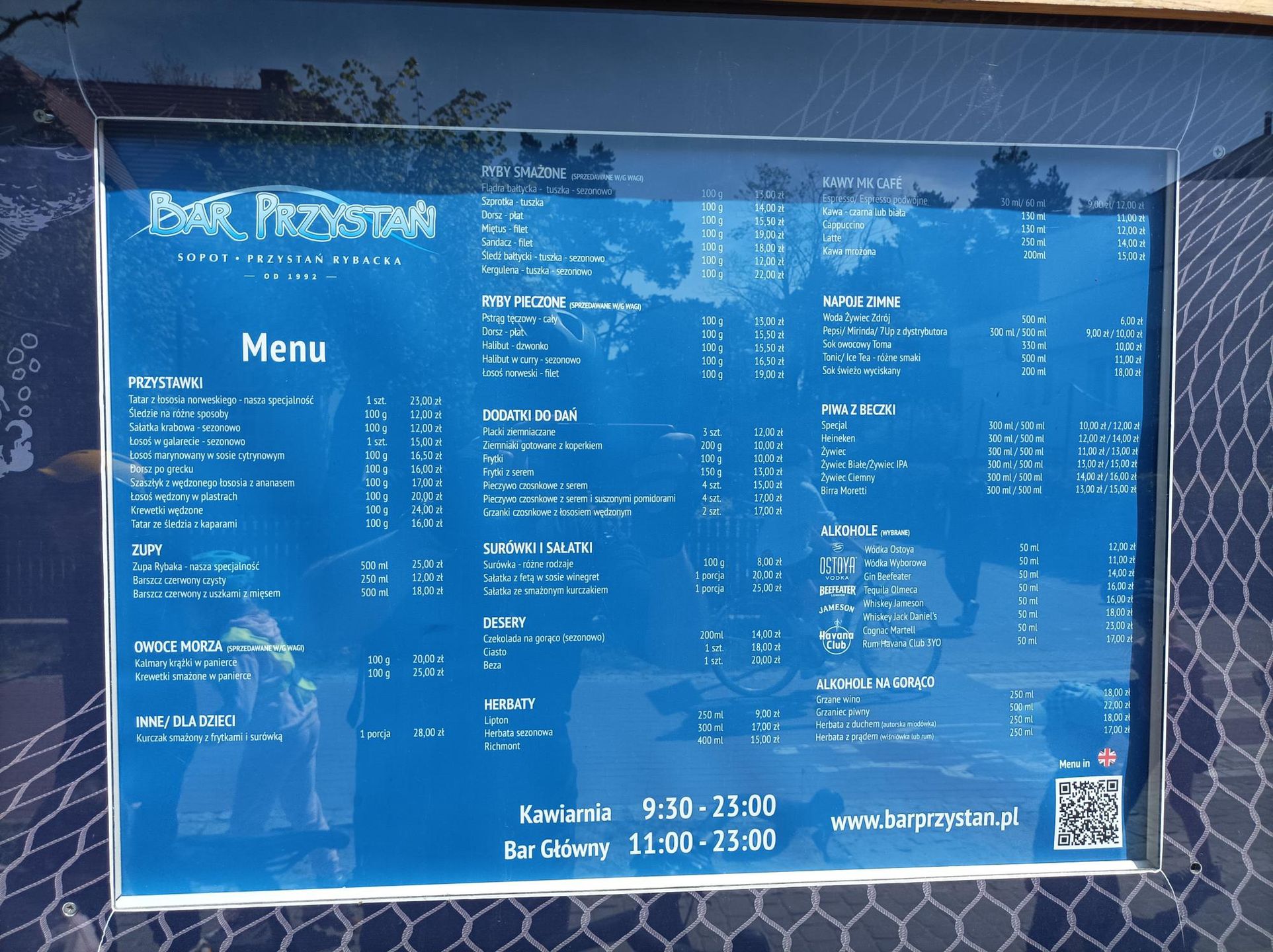 Menu w nadmorskiej restauracji. Uwagę przykuwają wysokie ceny zup