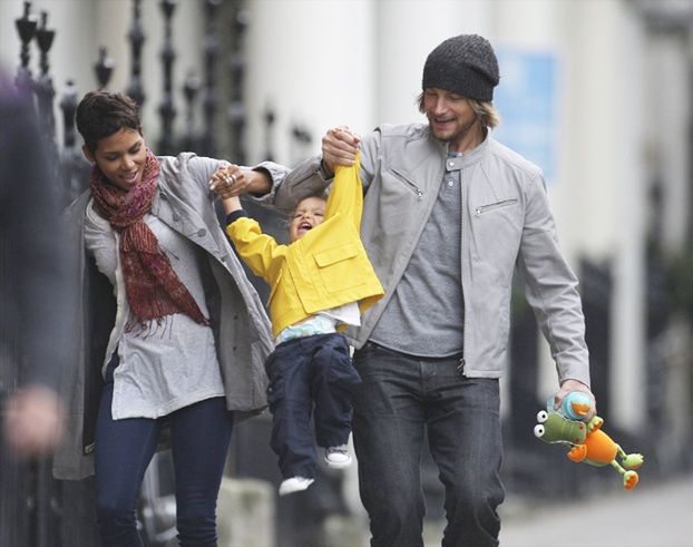 Halle Berry na spacerze z córką i byłym (ZDJĘCIA)