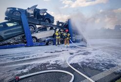 Auta na lawecie stanęły w ogniu. Wielki pożar na S19