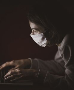 Śląskie. Zatrzymany 26-latek z Katowic. Oferował rzekome szczepionki przeciw COVID-19