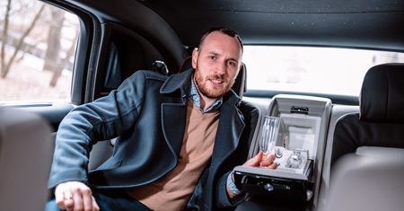 Vlog: Sprawdzam, co kryje się za drzwiami Rolls-Royce'a Ghost EWB za blisko 3 mln zł