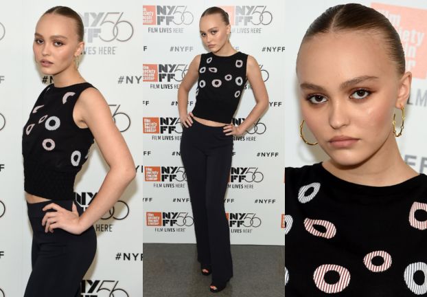 Lily-Rose Depp w ulizanych włosach wdzięczy się do fotografów