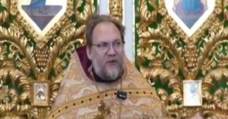 "Kobieta powinna milczeć". Rosyjski pop wygłosił kazanie