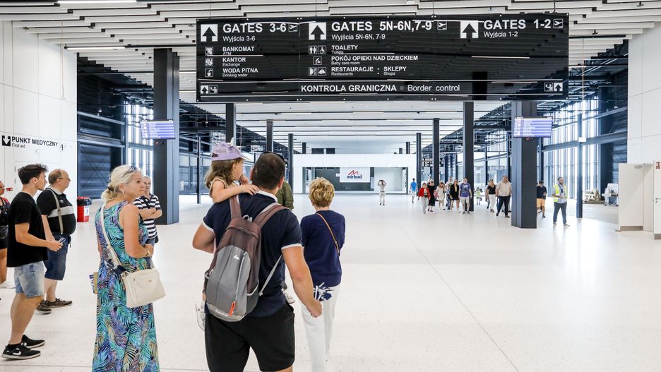 Zwiedzanie terminalu na radomskim lotnisku
