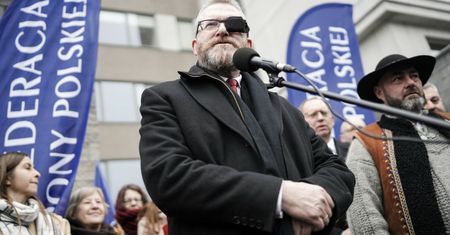 Rygor w partii Brauna. Zakaz krytyki nawet po odejściu