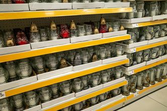 Badanie potwierdza cmentarną drożyznę. Ceny zniczy wyprzedziły inflację