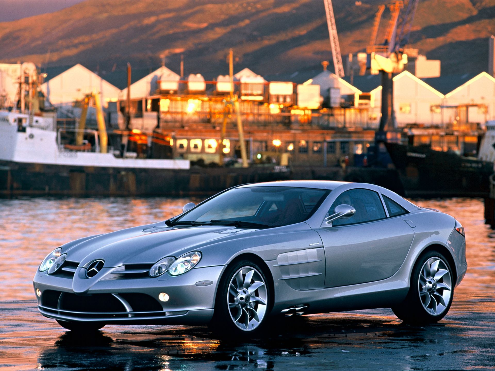 Pokolenie wcześniej: Mercedes-Benz SLR McLaren 21