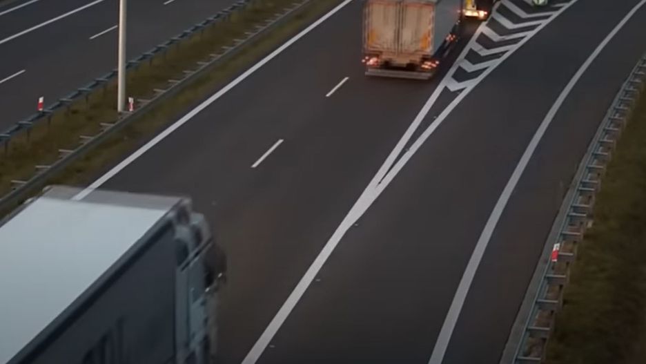 Zderzenie trzech ciężarówek na S19. Jest nagranie 