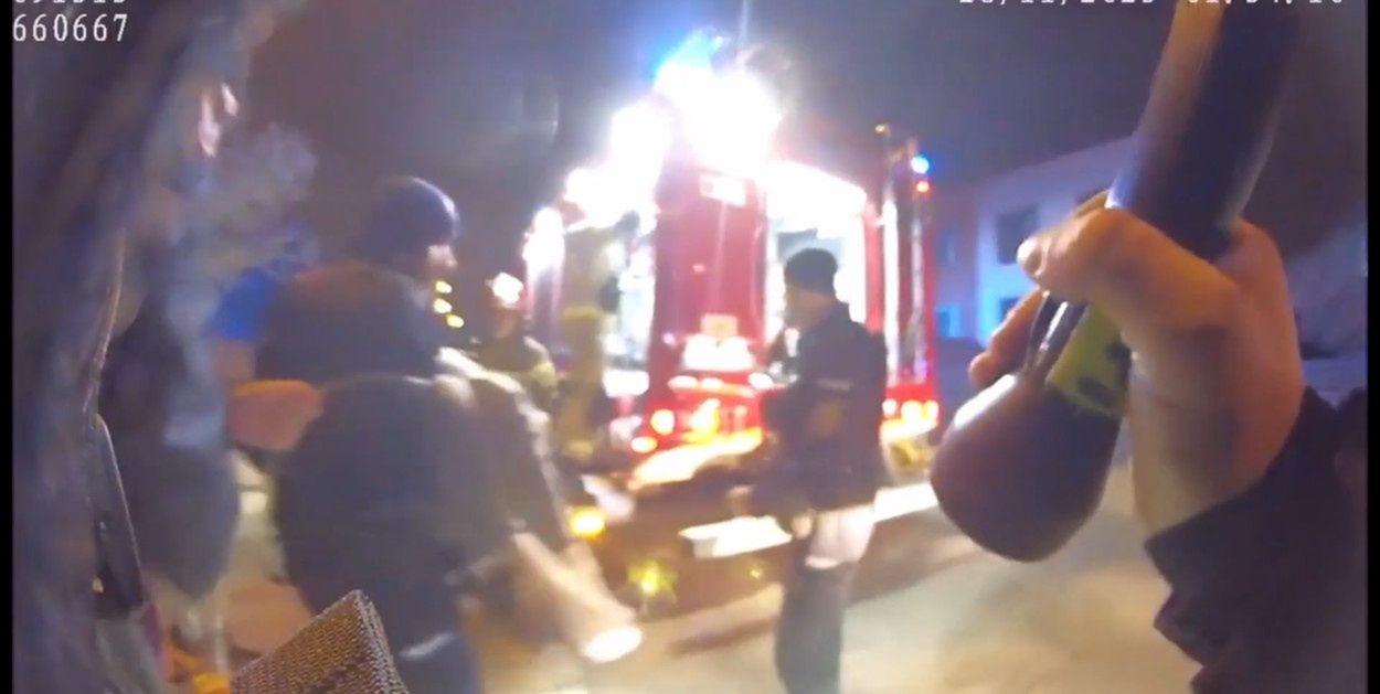 Łomża: Policjanci wynieśli 75-latkę z zadymionego domu