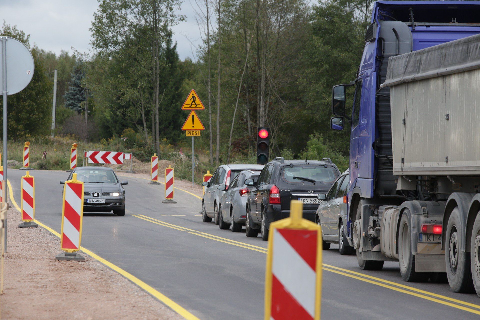 Przełom. Ruch przekierowano na specjalnie wybudowany bypass, który po zakończeniu inwestycji stanowić będzie nowy przebieg odcinka drogi powiatowej