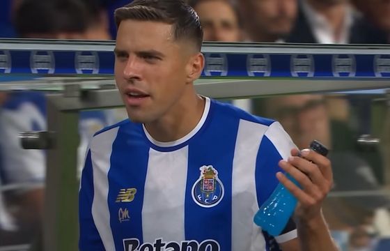 TVP Sport pokaże rozgrywki piłkarskie z dwoma Polakami. Transmisje także na YouTubie