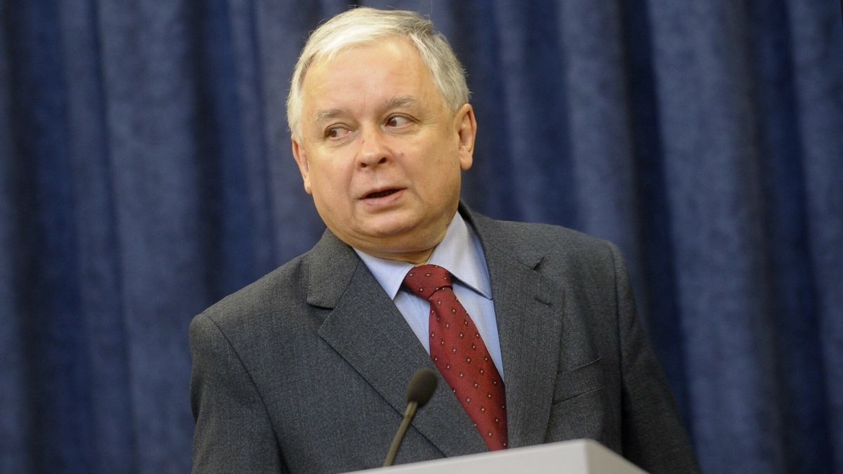 Oni ponie?li ?mier? w katastrofie
PHOTO:MICHAL ROZBICKI / SE / EAST NEWS 
WARSZAWA PALAC PREZYDENCKI 
OSWIADCZENIE PREZYDENTA RP W SPRAWIE PROKURATORA GENERALNEGO 
N/Z LECH KACZYNSKI 
05/03/2010 
 WIECEJ ZDJEC NA HTTP://AGENCJA.SE.COM.PL
MICHAL ROZBICKI