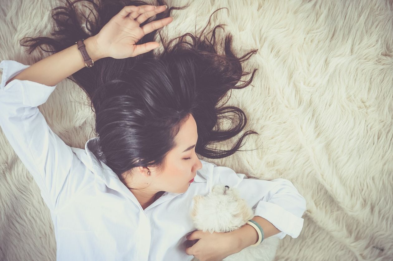 Zapobieganie migrenom to również wysypianie się.