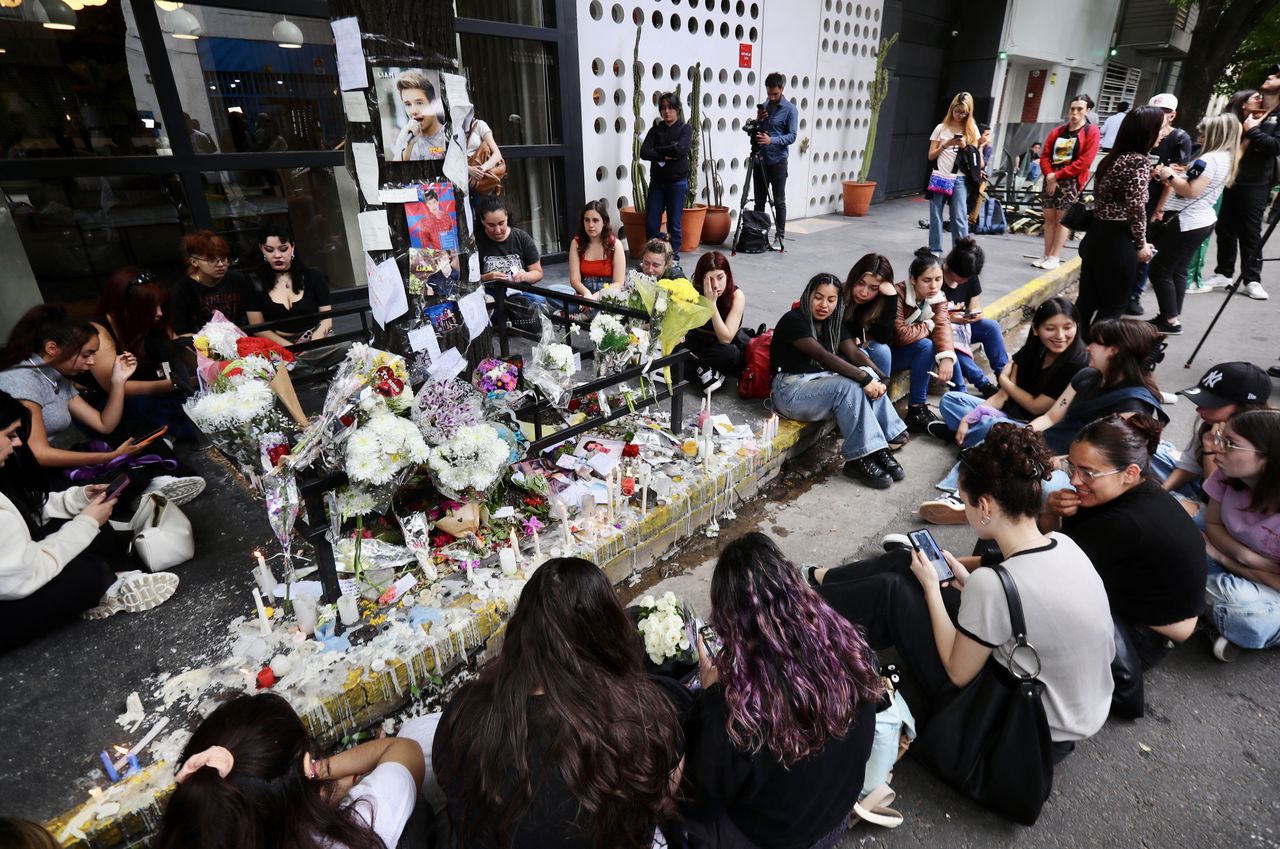 Liam Payne: Final moments revealed as fans mourn artist