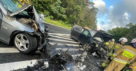 Czołowe zderzenie na DK80 pod Toruniem. 35-letni kierowca BMW był pijany