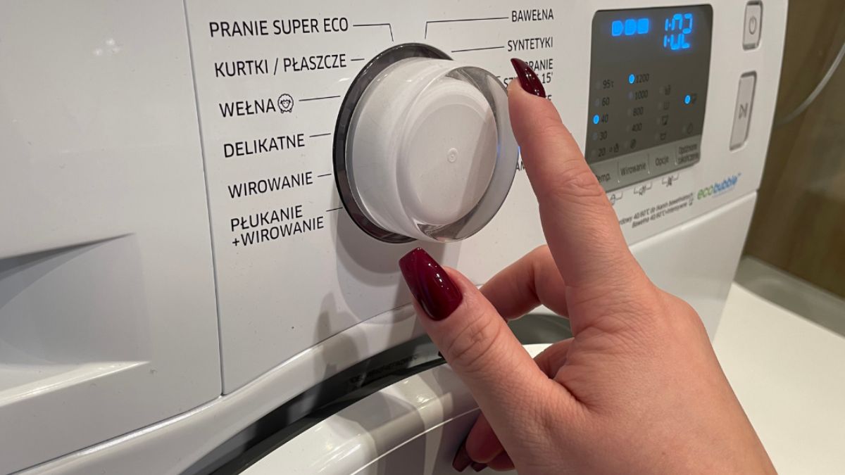 Jak ekspresowo wysuszyć ubrania w pralce?