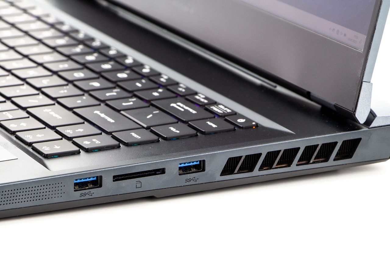 MSI Raider GE66-12UH - porty po prawej