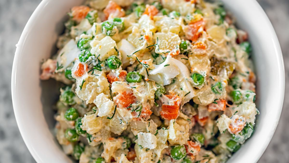 Sałatka na wszystkich świętych lepsza od jarzynowej