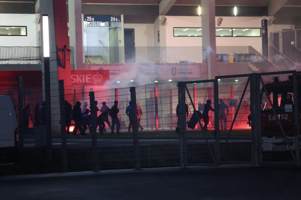 Starcia kibiców na Stadionie Śląskim. Policja zatrzymała 15 osób, a to dopiero początek