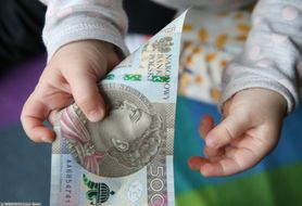 Świadczenia na dzieci 2020. 500+, 300 zł na szkolną wyprawkę, becikowe, kosiniakowe, zasiłki rodzinne. Co, komu i ile przysługuje?