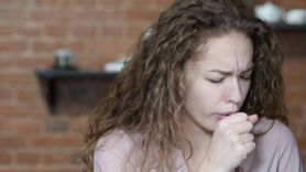 Suchy kaszel – przyczyny, diagnozowanie, domowe sposoby