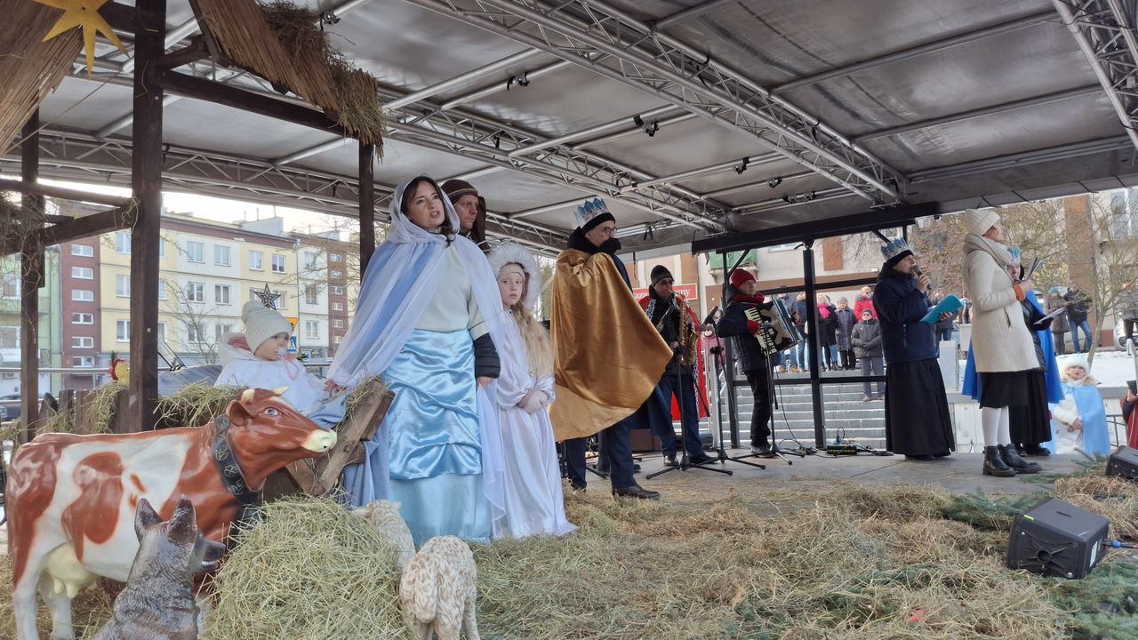 Dwunasty Orszak Trzech Króli w Ostrowcu. Mieszkańcy dali publiczne świadectwo wiary