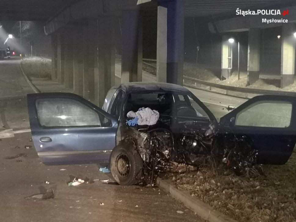 Śląsk. Trzech nastolatków zostało rannych w wypadku po ucieczce przed policją w Mysłowicach. 