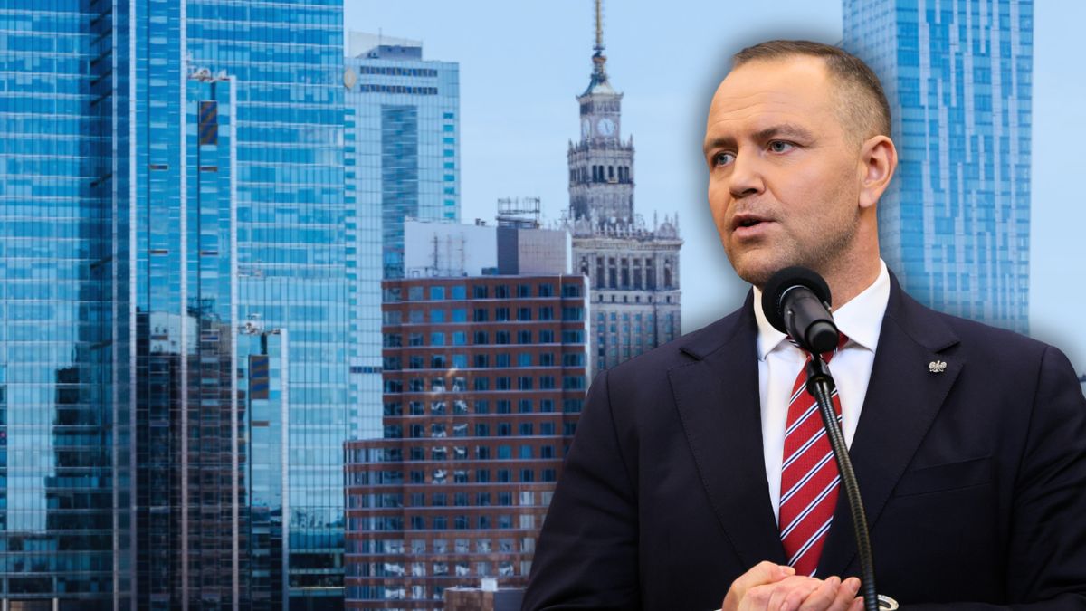 Widok na wieżowce w centrum Warszawy przy rondzie ONZ