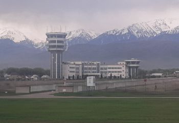 Awaryjne lądowanie w Ałmatach. Na pokładzie samolotu zmarł pasażer