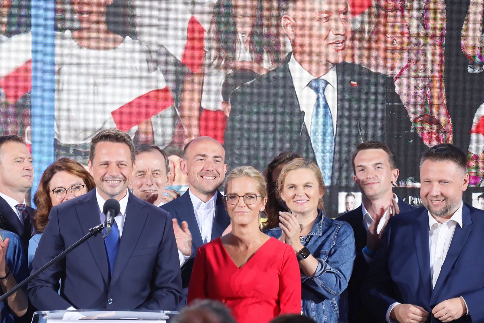 Wybory prezydenckie. Wyniki wyborów 2020. Według wyników sondażowych Exit Poll Rafał Trzaskowski zajął drugie miejsce. W drugiej turze wyborów zmierzy się z ubiegającym się o reelekcję prezydentem RP Andrzejem Dudą.