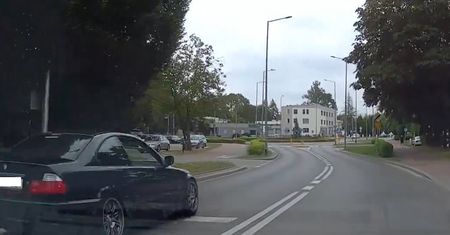 Kierowca bmw nie zawahał się ani chwili. Nagranie obiegło sieć