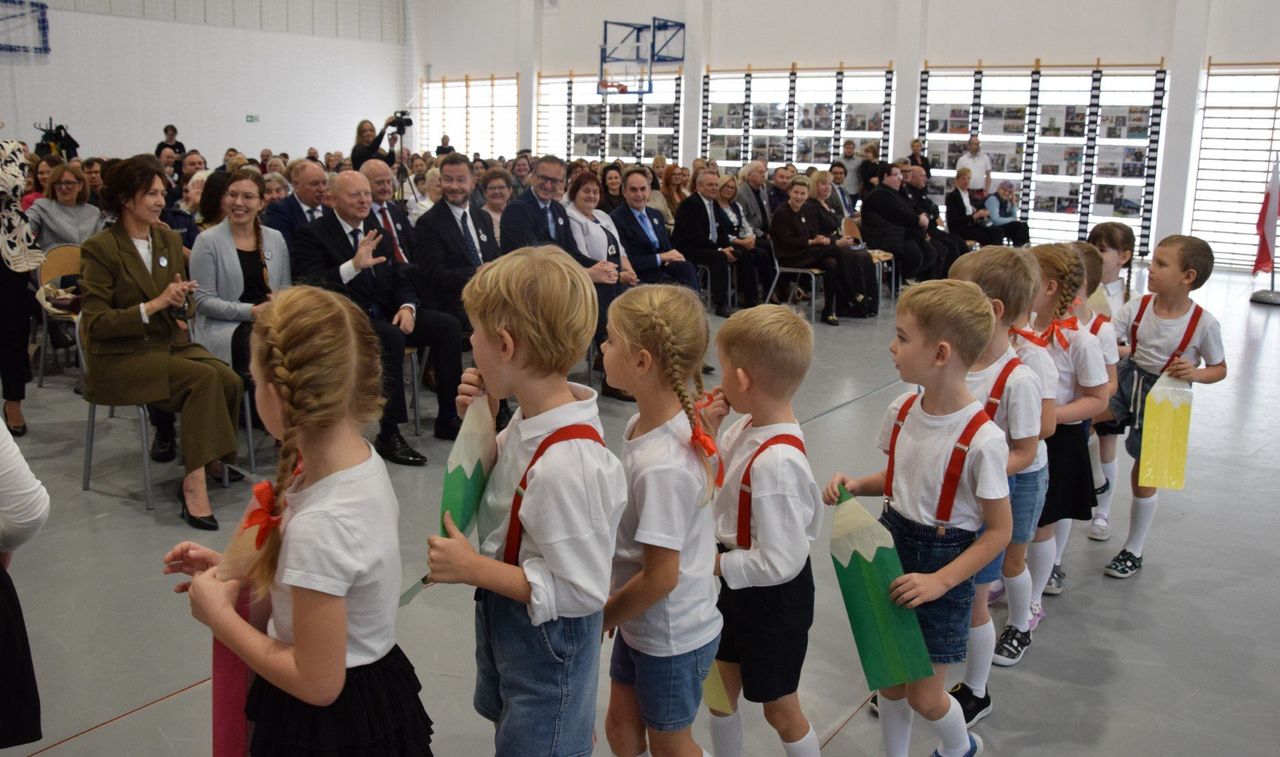 Pruszcz Gdański: "Dwójka" świętuje 80-lecie. "Szkoła to nie tylko daty i mury, to ludzie, relacje, wspomnienia"