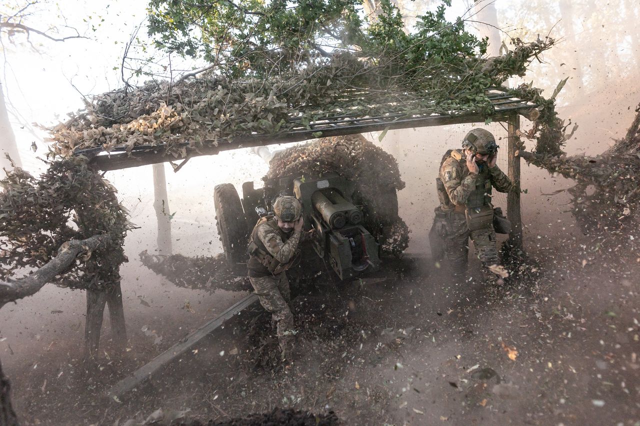 Ukrainian soldiers on the front line