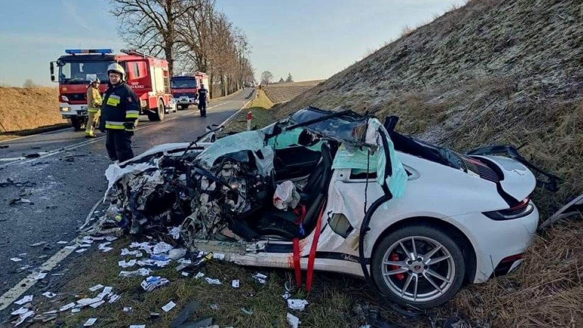 Porsche zostało zmiażdżone jak puszka 