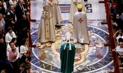 Jędraszewski odszedł, ale zostaje. Watykan się nie spieszy [OPINIE]