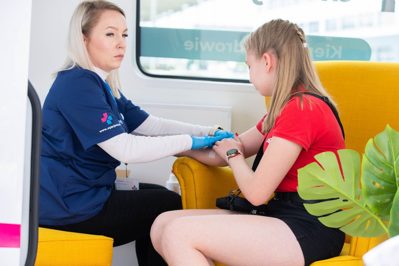 5. Cukrzyca typu 2Wysoki poziom cukru we krwi negatywnie wpływa na cząsteczki cholesterolu, czyniąc je bardziej szkodliwymi. Osoby z cukrzycą często mają więcej małych cząstek LDL i mniej ochronnego HDL.