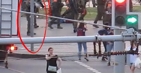 Żołnierz strzelił do dziennikarki. Wstrząsające nagranie z Białorusi