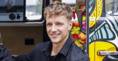 Maciej Musiał odsłonił tors. "Tak się 'podpala' internet"